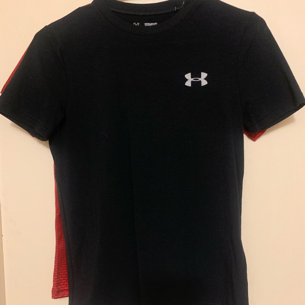 Black UA shirt